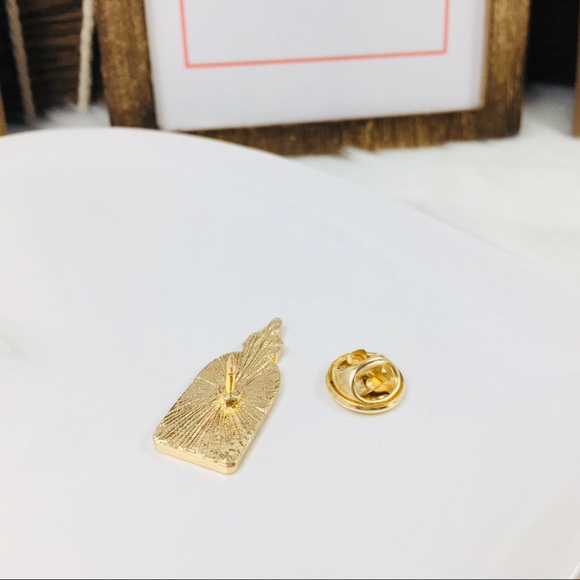 ‼️Must Bundle‼️Spicy Hot Sauce Enamel Pin  - Picture 3 of 6